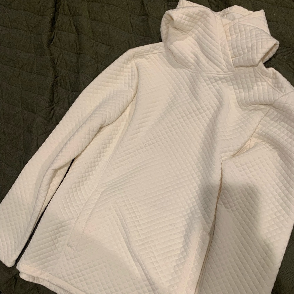 Zyia cream quilted hoodie M